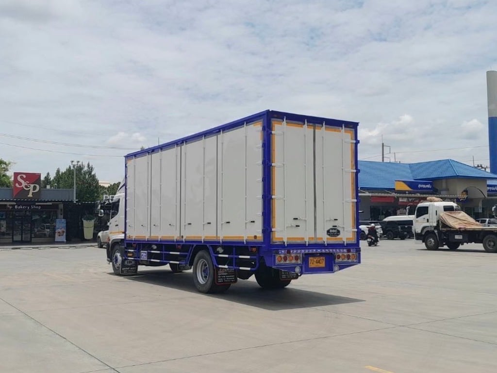 6ล้อตู้แห้ง HINO FG8J 240 แรง ตู้ 10 บาน