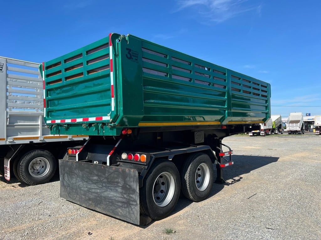 หัวลาก ISUZU 360 แรง พร้อมหางเซมิดัมพ์ สามมิตร กะบะท้องเรือ  ยาว 7 เมตร  หัวปี 2556