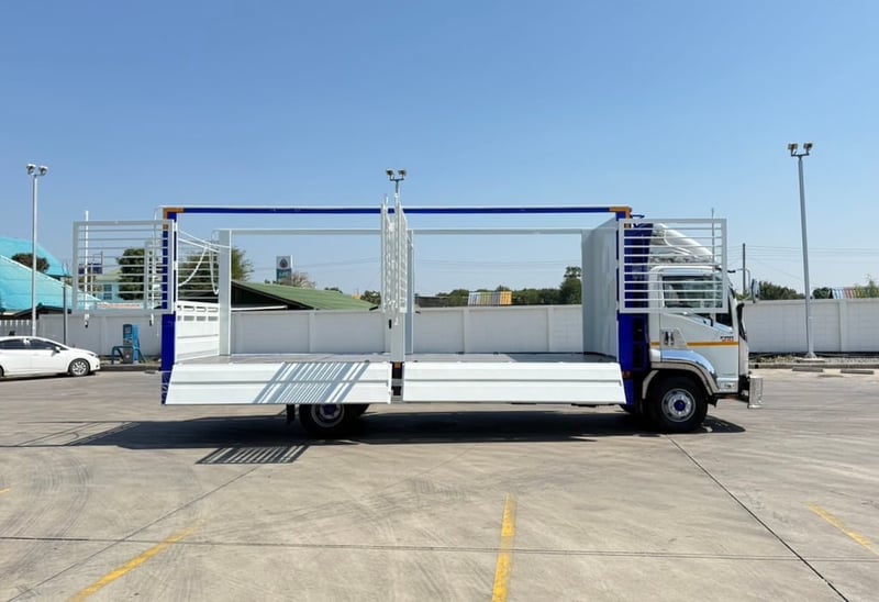 ISUZU FRR 210 กะบะเหล็กเปิดได้รอบ