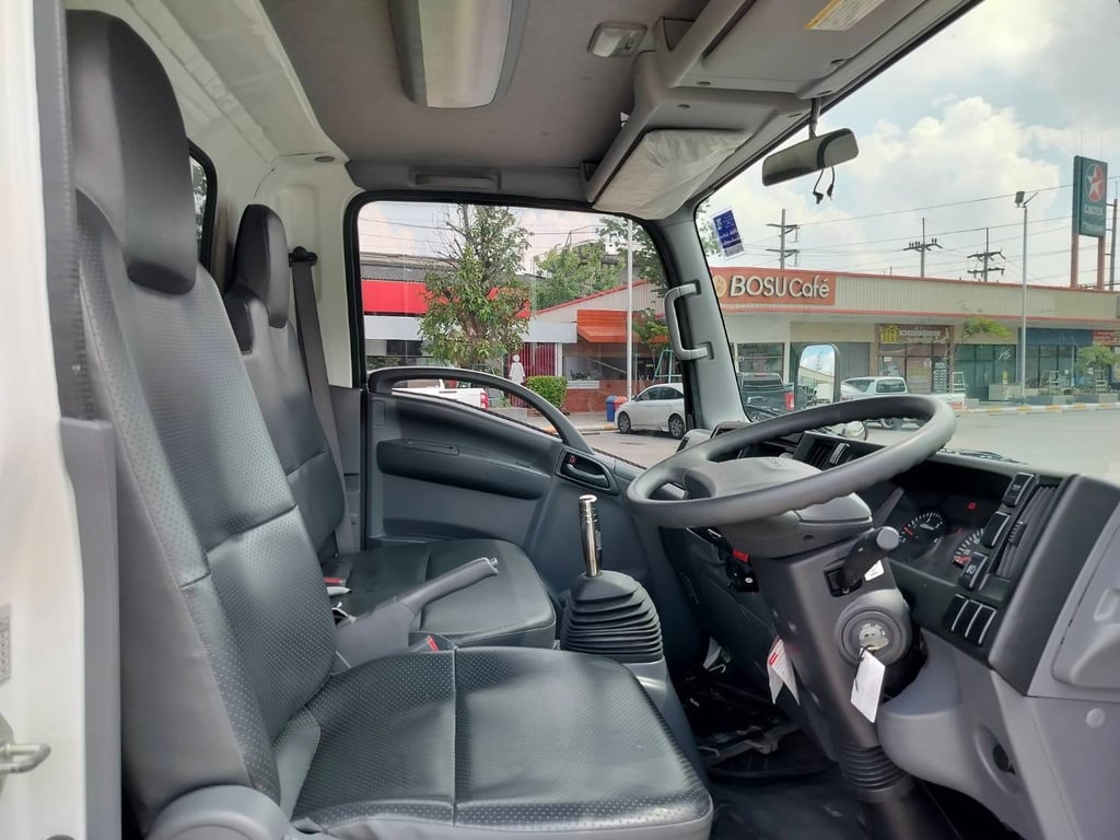 ไมล์ 39,848❗️ISUZU NLR 130 ตู้แห้ง ยาวใน 3.20 เมตร ปี 2567 ไมล์ 39,848❗️ISUZU NLR 130 ตู้แห้ง ยาวใน 3.20 เมตร ปี 2567