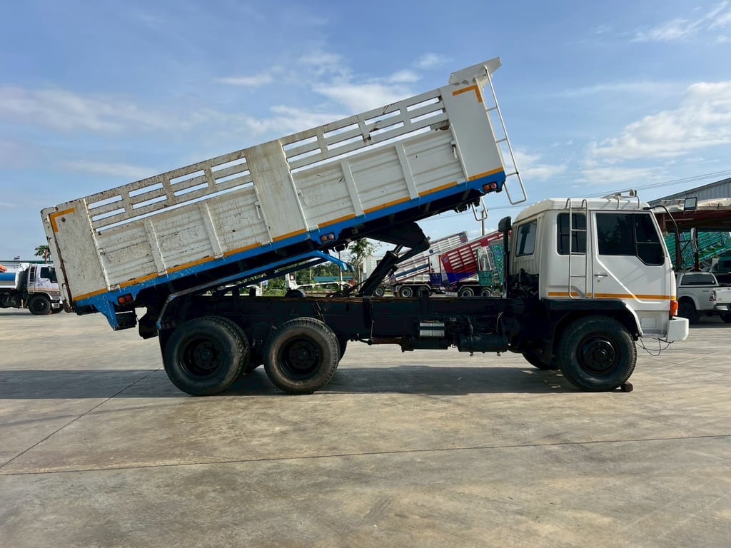 10ล้อดั้มพ์ FN527 220 แรง ปี 2551 10ล้อดั้มพ์ FN527 220 แรง ปี 2551