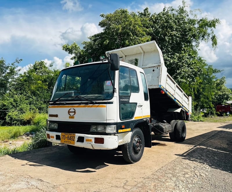 6ล้อดั้มพ์ HINO.H07C (210 )  ยาง.825-16  ปี 2522