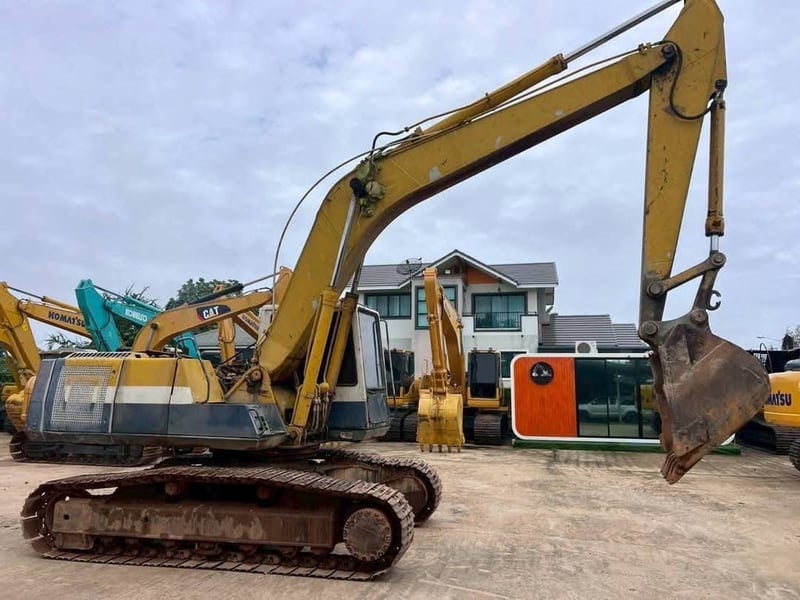 Komatsu PC 200-5 ไฟฟ้าครบ เล่มทะเบียน Komatsu PC 200-5 ไฟฟ้าครบ เล่มทะเบียน