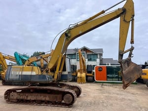 Komatsu PC 200-5 ไฟฟ้าครบ เล่มทะเบียน Komatsu PC 200-5 ไฟฟ้าครบ เล่มทะเบียน