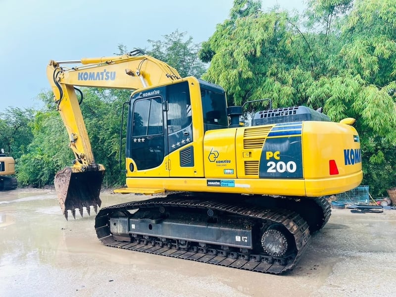 PC200-8MO จอเหลืองกล้องหลัง พร้อมลายแย็ก
