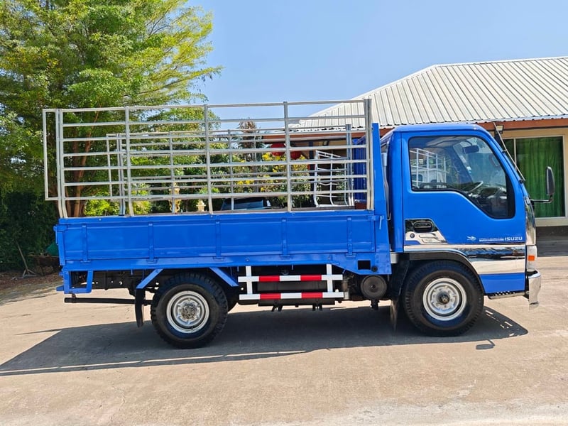 ISUZU NKR เครื่อง100แรงเทอร์โบ  4 ล้อกลาง รถห้างแท้