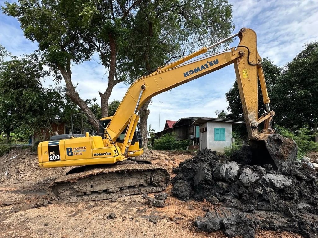 Komatsu PC200-7 ไมล์ 10,xxx ชม. ซีเรียลสูง 80856 Komatsu PC200-7 ไมล์ 10,xxx ชม. ซีเรียลสูง 80856