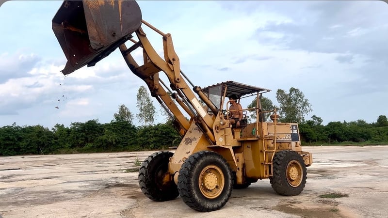 ขายด่วน รถตัก เก่าญี่ปุ่น ใช้งานแล้ว  ต่อแขน ขนายบุ๋งกี๋ 