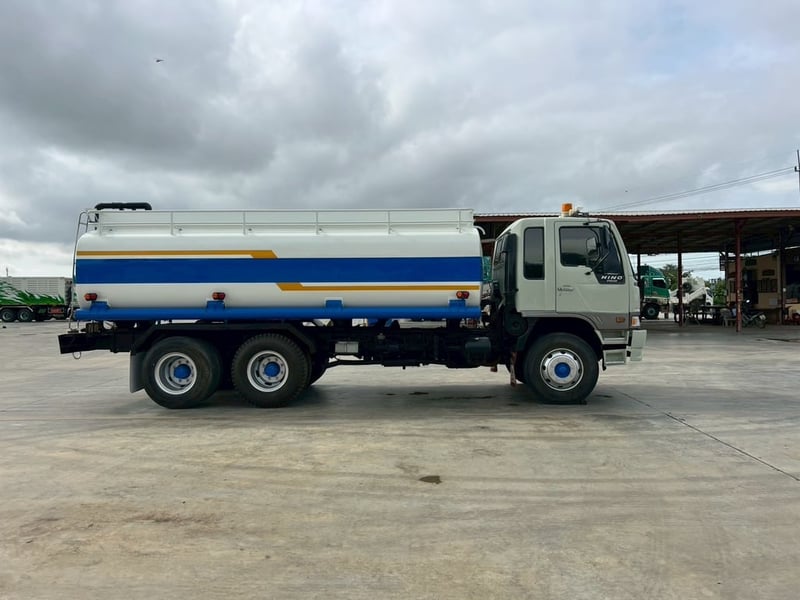 HINO FM1M 220 สองเพลา ท้ายลาด บรรทุกน้ำ  แท็งค์ใหม่