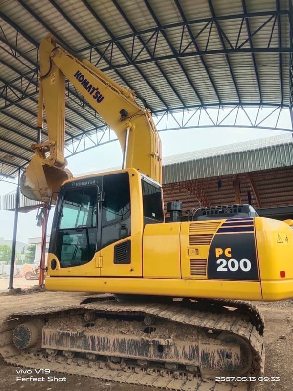 PC 200 -8 MO  กร้องหลัง เครื่องปั้มดี
