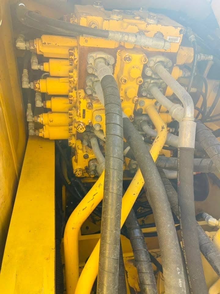 Komatsu PC200LC-8MO บูมยาว18 เมตร จอเหลือง Komatsu PC200LC-8MO บูมยาว18 เมตร จอเหลือง