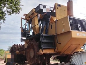 BOMAX รุ่น BC571RB (ตีนแกะ) ขนาด 26 ตัน