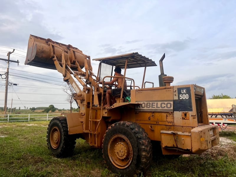 ขายด่วน รถตัก เก่าญี่ปุ่น ใช้งานแล้ว  ต่อแขน ขนายบุ๋งกี๋ 