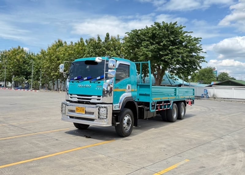ไมล์ 97,950 กิโล  FVM 240 แรง MT ตัวใหม่  ปี 2566  เว้นช่องเครน พร้อมติด
