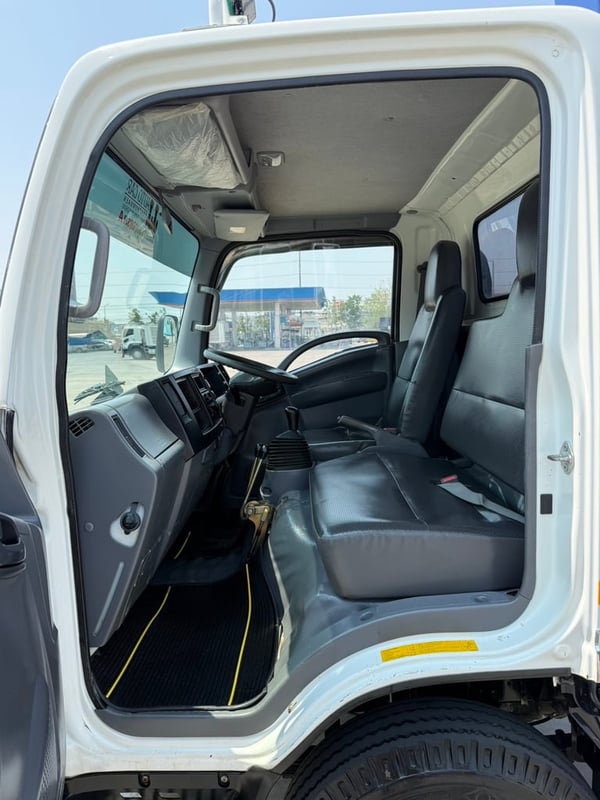 ISUZU NMR 130 แรง 6ล้อดั้มพ์มติดเครน