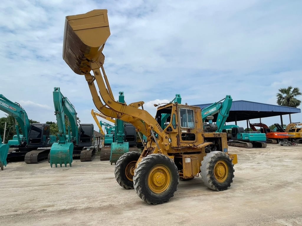 TCM รถตักแขนยาว เครื่อง-ปั๊มดี   พร้อมใช้งาน