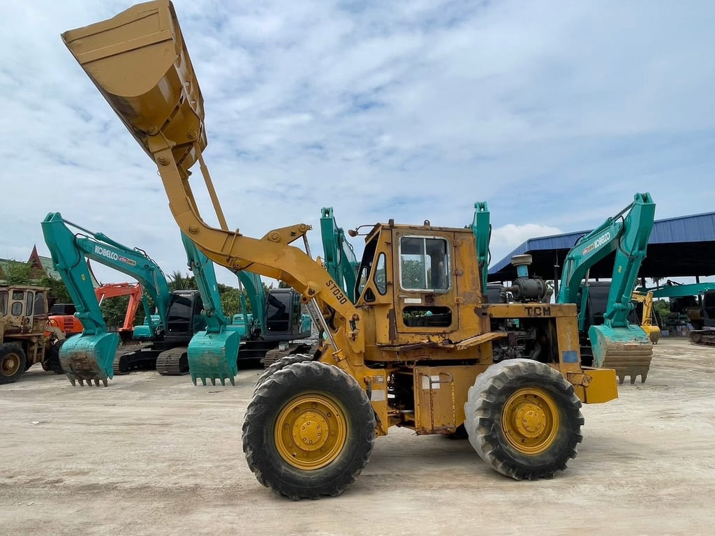 TCM รถตักแขนยาว เครื่อง-ปั๊มดี