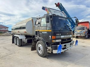 ISUZU 175  เพลาเดียว บรรทุกน้ำถัง 14,000 ลิตร