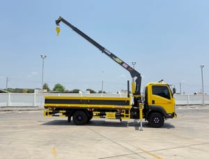 ISUZU FRR 210 แรง 6ล้อติดเครน 4.5 ตัน 