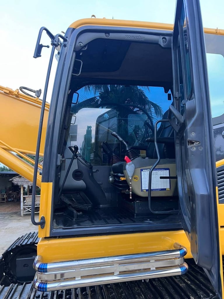 Komatsu Pc200-8Mo กล้องหลัง  บุ้งกี๋ +หัวแย๊กครบชุด