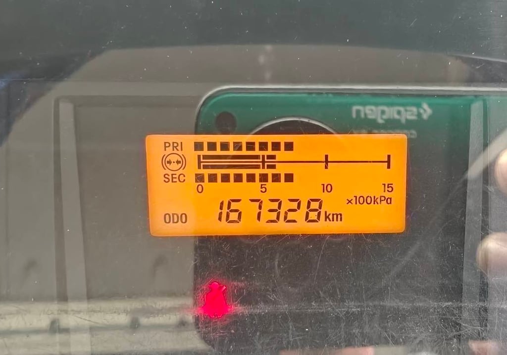 ISUZU FRR 210 แรง ตู้แห้ง 10 บาน   ยาวใน 7.43 เมตร ยางใหม่  ไมล์ 167,328 กิโล