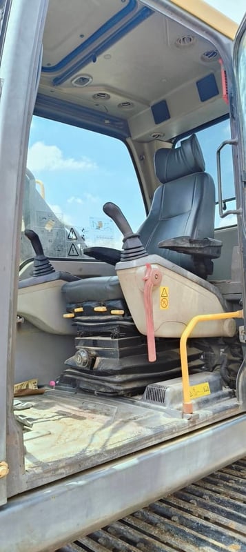 VOLVO EC210 D ไมล์ ช.ม 6,900 แอร์เย็นๆ VOLVO EC210 D ไมล์ ช.ม 6,900 แอร์เย็นๆ
