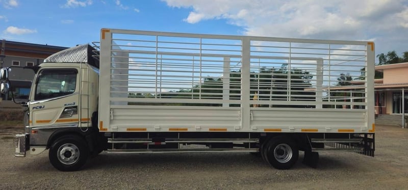 HINO 210 แรง ยาว6.50  สูง2.20   กว้าง2.30 ยางใหม่ 