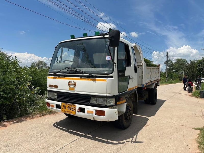 6ล้อดั้มพ์ HINO.H07C (210 )  ยาง.825-16  ปี 2522