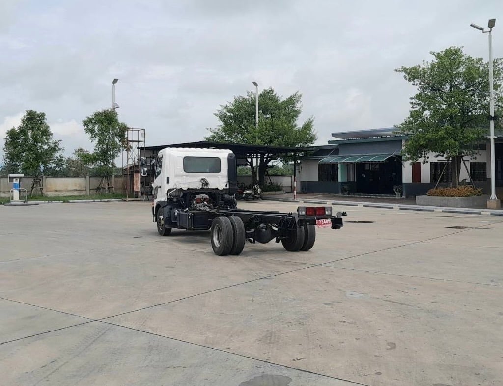 HINO 240 หัวคลัซซี 2.FC2AB-102220 AO5C เครื่อง 4 สูบ ยาว 6.00 เมตร HINO 240 หัวคลัซซี 2.FC2AB-102220 AO5C เครื่อง 4 สูบ ยาว 6.00 เมตร