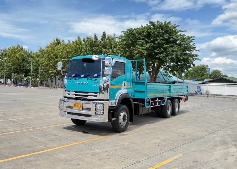 10ล้อ FVM 240 แรง MT ตัวใหม่  ยาว 7.80 เมตร  เว้นช่องเครนพร้อมติด