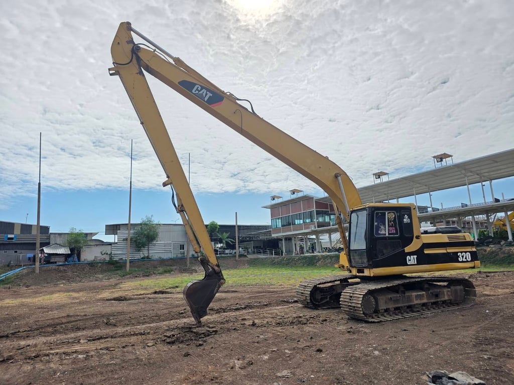 CAT320V2 บูมยาว 16 เมตร เล่มทะเบียน CAT320V2 บูมยาว 16 เมตร เล่มทะเบียน