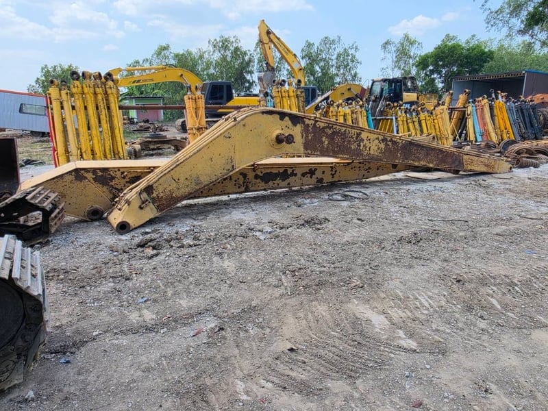 ขายบูมอามยาว ยาว 16 เมตร ใส่KOMATSU 200-5-6-7-8  ได้บูมอาร์ม