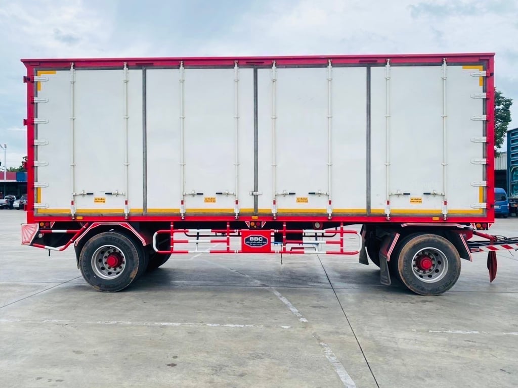 ขายลูกพ่วงตู้แห้ง 10 บาน ยาว 7.70 เมตร อู่ BBC บ้านบึง ปี2566 ขายลูกพ่วงตู้แห้ง 10 บาน ยาว 7.70 เมตร อู่ BBC บ้านบึง ปี2566