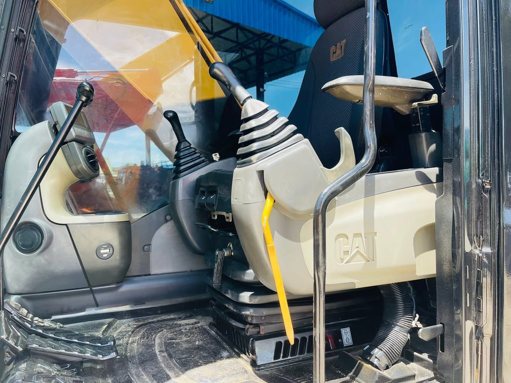 CAT320D2GC เล่มทะเบียน ไฟฟ้าครบ รถสวยเดิม CAT320D2GC เล่มทะเบียน ไฟฟ้าครบ รถสวยเดิม