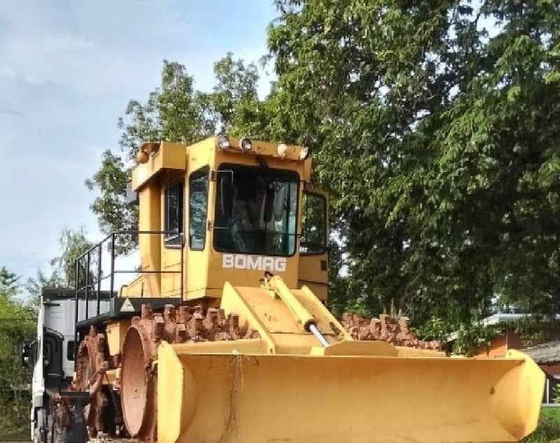 BOMAX รุ่น BC571RB (ตีนแกะ) ขนาด 26 ตัน เก๋งแอร์เย็น BOMAX รุ่น BC571RB (ตีนแกะ) ขนาด 26 ตัน เก๋งแอร์เย็น
