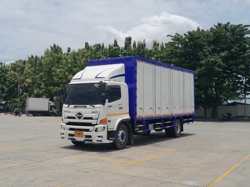 6ล้อตู้แห้ง HINO FG8J 240 แรง ตู้ 10 บาน