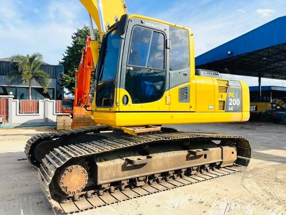 Komatsu PC200LC-8MO บูมยาว18 เมตร จอเหลือง Komatsu PC200LC-8MO บูมยาว18 เมตร จอเหลือง