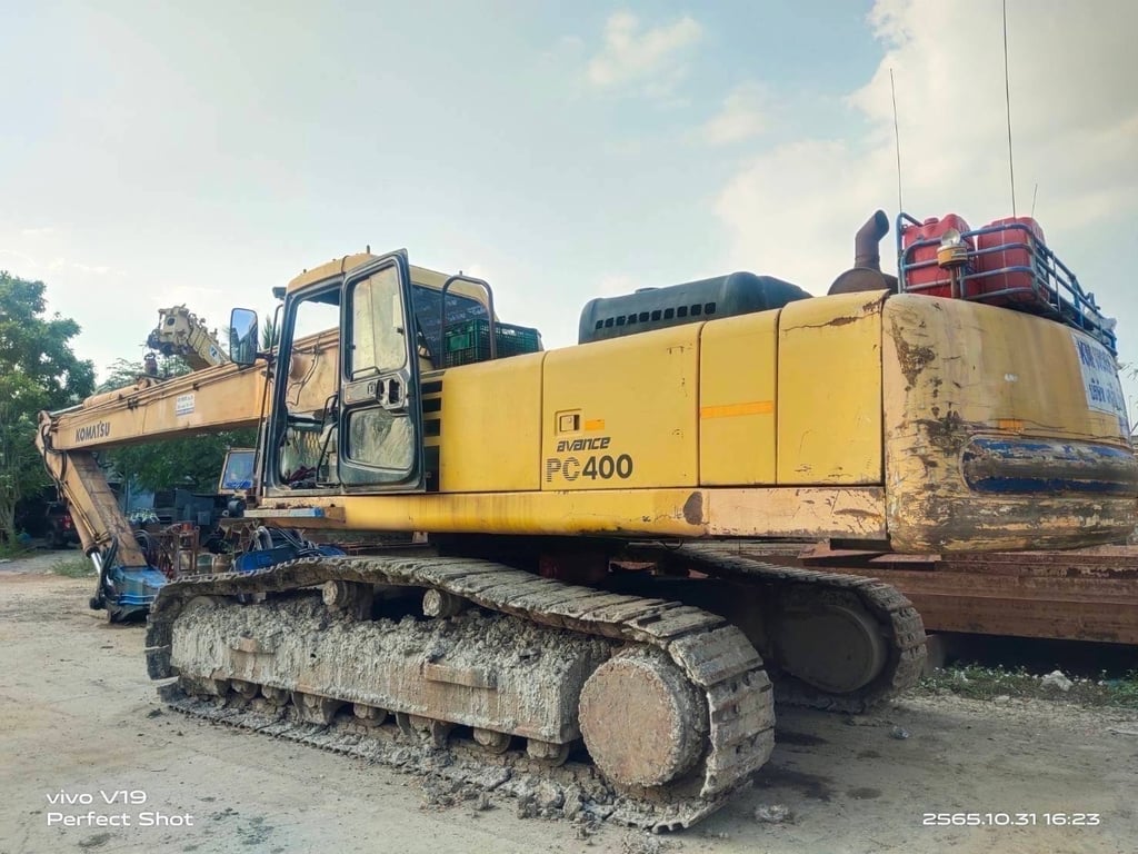 KOMATSU PC400-6 ไวโบ บูมยาว 16 เมตรปักได้ KOMATSU PC400-6 ไวโบ บูมยาว 16 เมตรปักได้