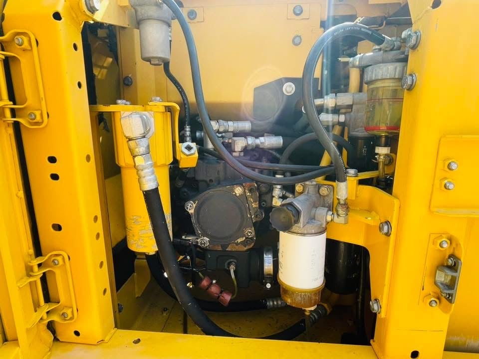 ไมล์ ชม 4,200 PC130-8 MO เล่มทะเบียน จอเหลือง