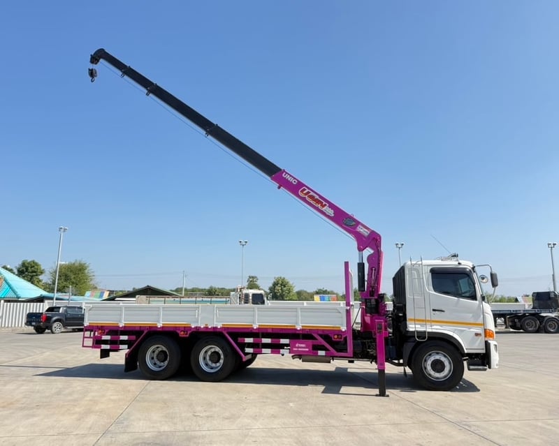 HINO FL8J 260 ปี 2566 ไมล์ 114,526.กิโล  ติดเครน 5 ตัน