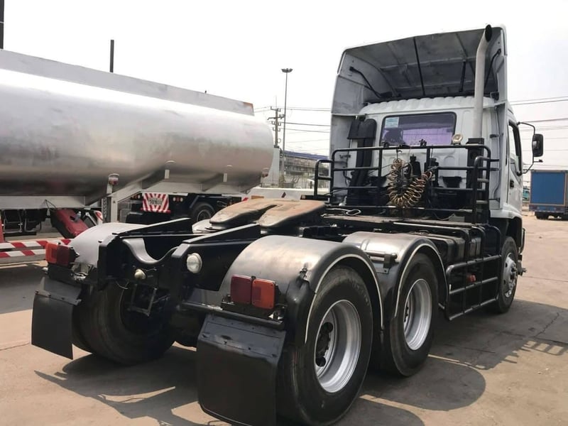 หัวลาก ISUZU 270 ยูโร1 ( เครื่องส้ม ) ปี 2545 หัวลาก ISUZU 270 ยูโร1 ( เครื่องส้ม ) ปี 2545