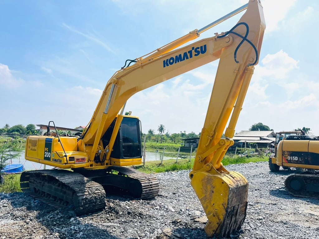 PC200-6 ไฟฟ้าครบ คันเร่งออโต้ พร้อมลายแย็ก  แอร์เย็น PC200-6 ไฟฟ้าครบ คันเร่งออโต้ พร้อมลายแย็ก  แอร์เย็น