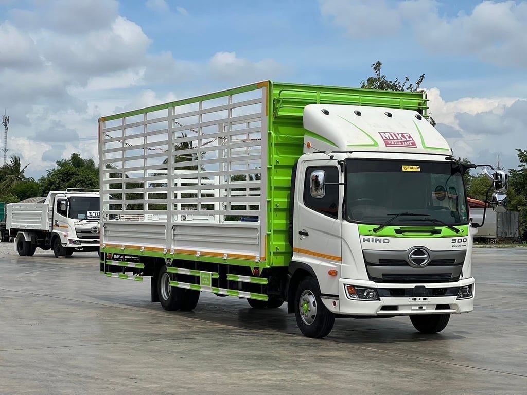 FC9J 210 แรง ปี 2566 ยาว 7.20 เมตร FC9J 210 แรง ปี 2566 ยาว 7.20 เมตร