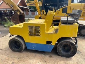 รถบดซาไก ล้อยาง 4 ตัน  สภาพคล่องตัว