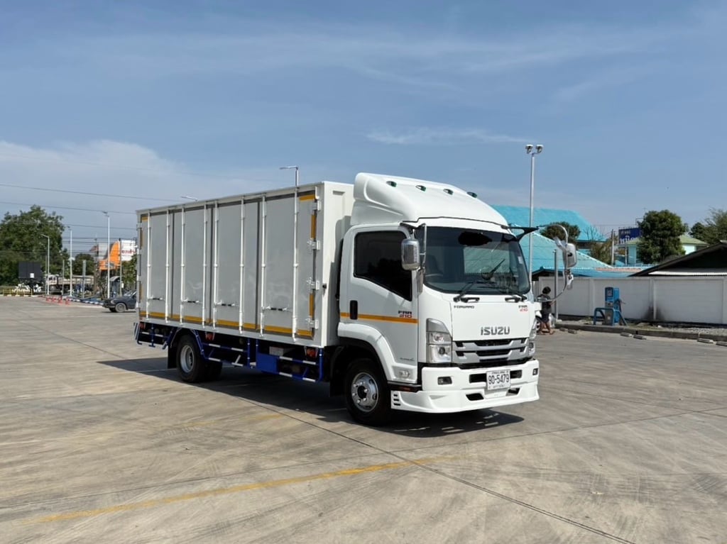ฟรีๆ❗️ไมล์ 65,510 กิโล❗️ISUZU NEW FRR 210  ตู้เเห้ง 10 บาน
