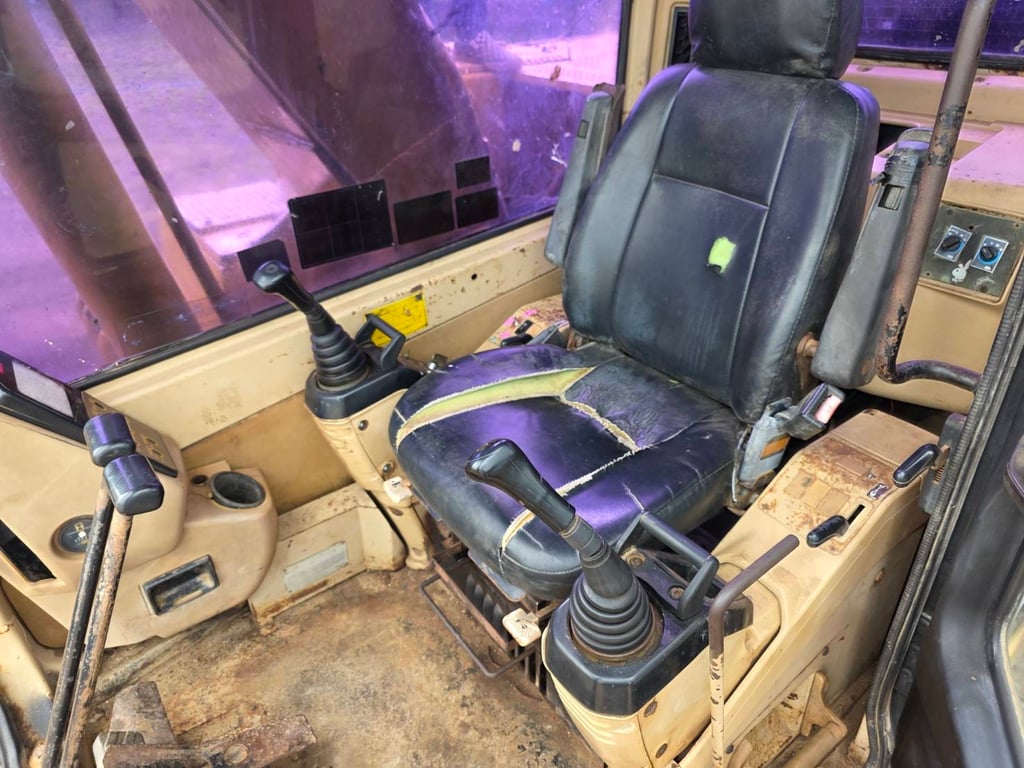 CAT320V2 บูมยาว 16 เมตร เล่มทะเบียน CAT320V2 บูมยาว 16 เมตร เล่มทะเบียน