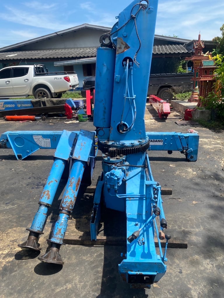 ขายด่วน เครน TADANO ท้องเเบน ขนาด 4.5 ตัน 3 ปลอก 2 ชัก ขายด่วน เครน TADANO ท้องเเบน ขนาด 4.5 ตัน 3 ปลอก 2 ชัก