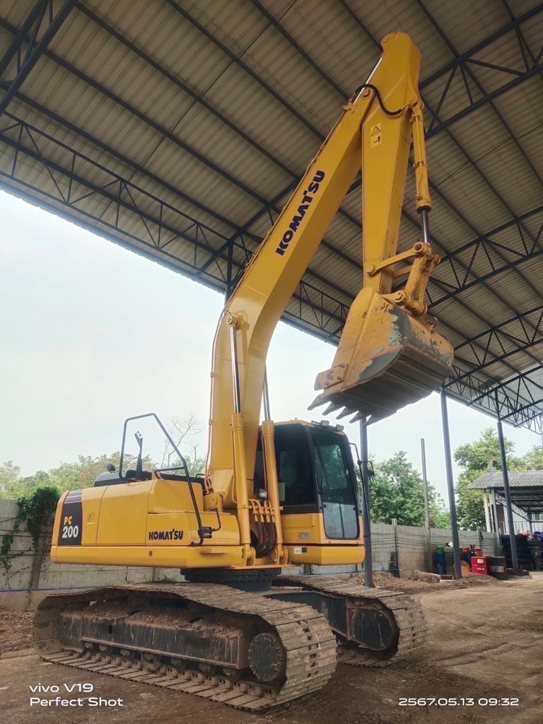 PC 200 -8 MO กล้องหลัง เล่มทะเบียน ไมล์ ชม 8,000