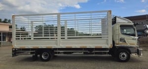 HINO 210 แรง ยาว6.50  สูง2.20   กว้าง2.30 ยางใหม่ 