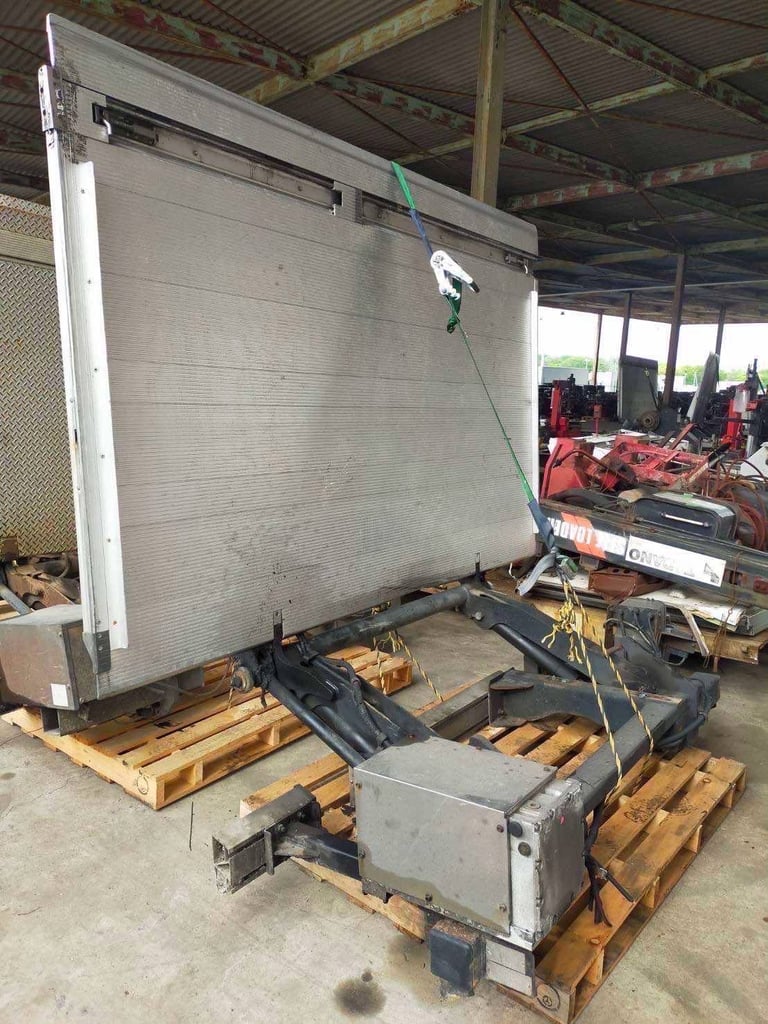 นำเข้าเก่าญี่ปุ่น❗️ลิฟต์ท้ายรถ 4 กระบอก ขนาด 1.5 ตัน